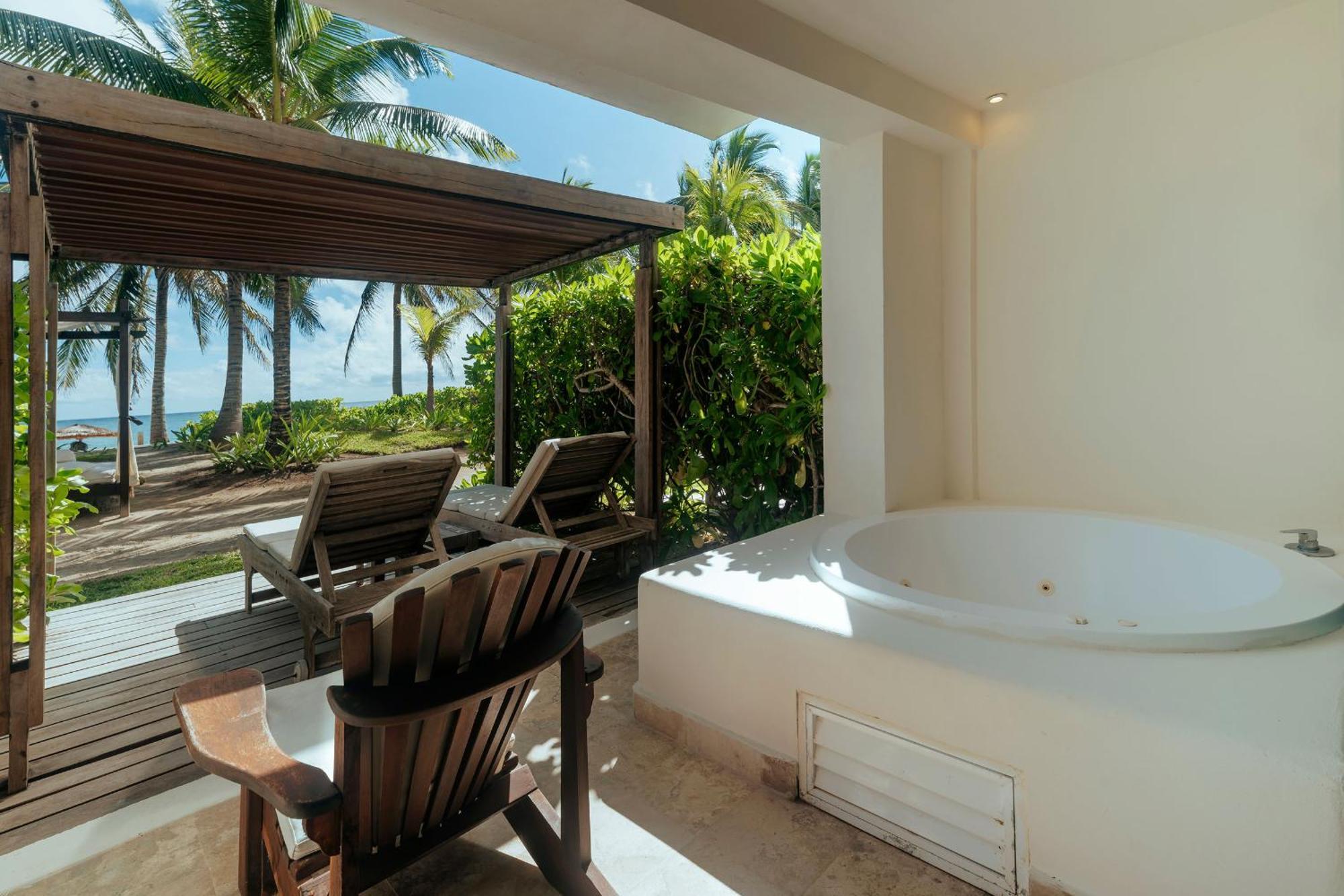 Junior Suite Garden Premium Ocean Front
